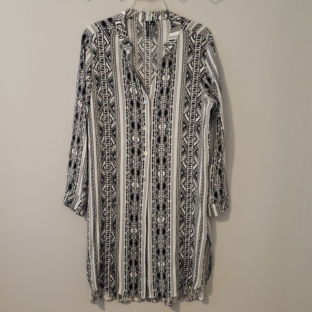 Pacific Beach Swimsuit Coverup Womens sz Small Black White Batik Tunic Button Up
